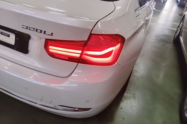 BMW 3 Series 2017 #8 BMW 3 Series 2017 car image #8