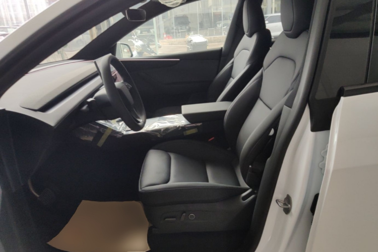 Tesla Model Y 2026 #19 Tesla Model Y 2026 car image #19