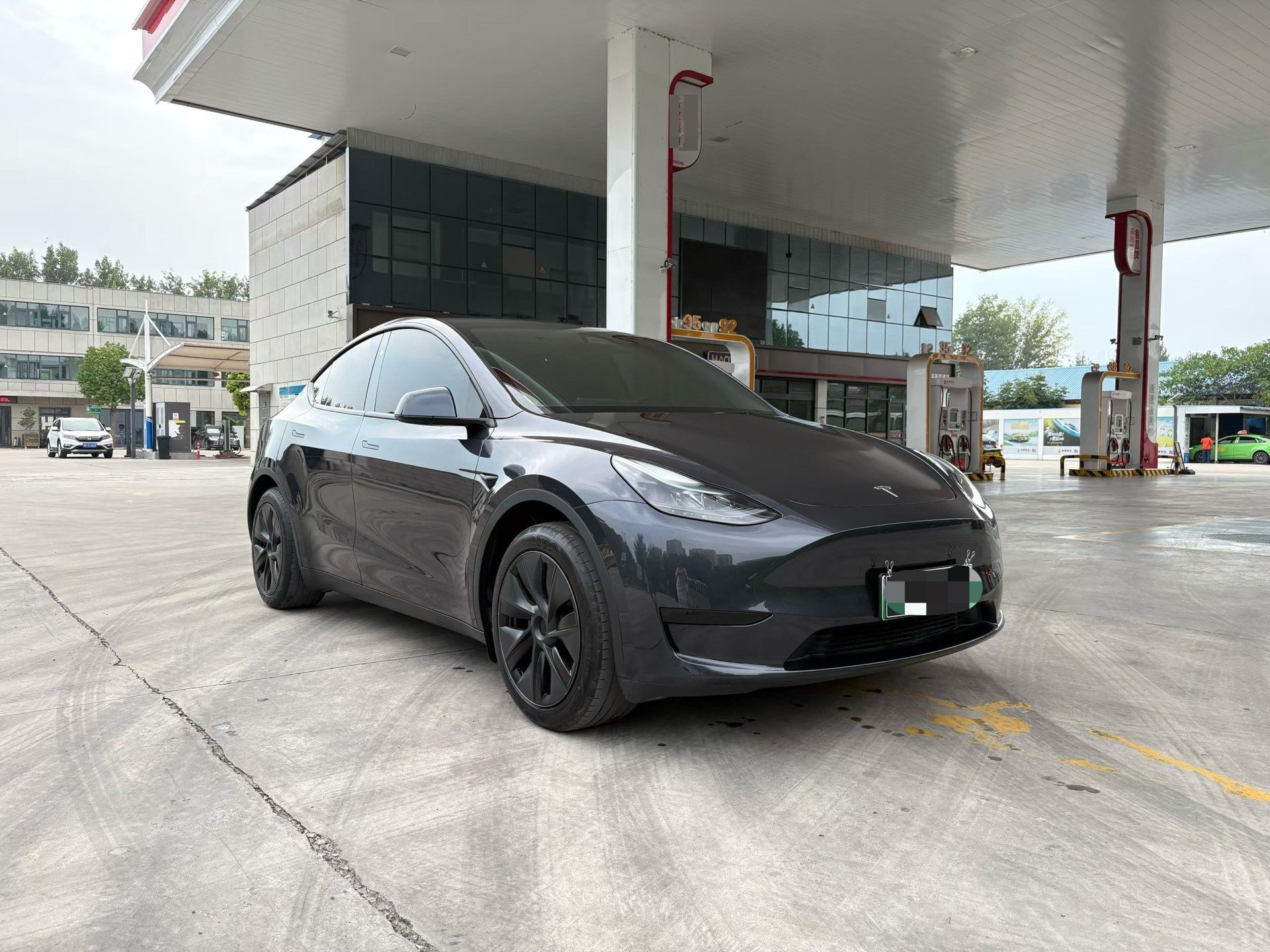 Tesla Model Y 2024 #2 Tesla Model Y 2024 car image #2