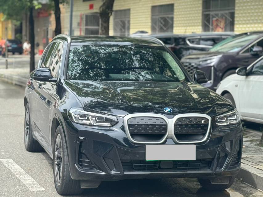 BMW iX3 2024 car image #3