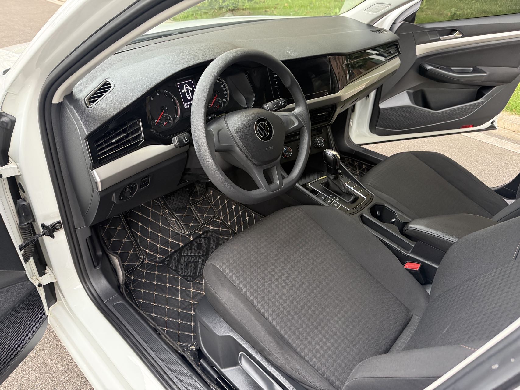 Volkswagen Bora 2022 car image #5