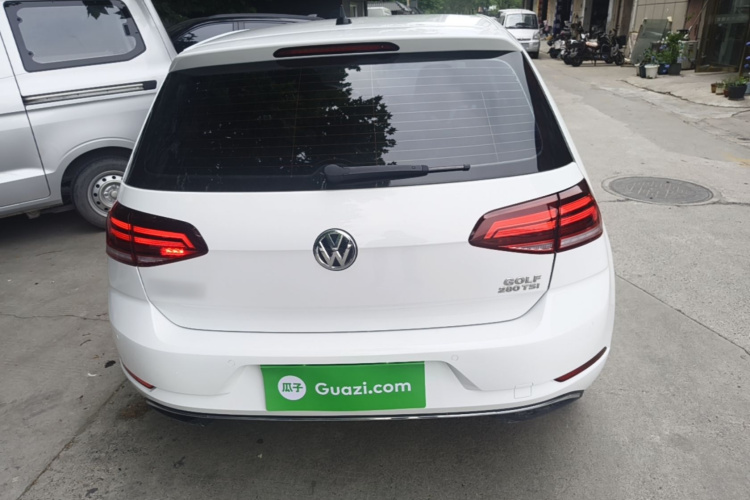 Volkswagen Golf 2020 car image #6