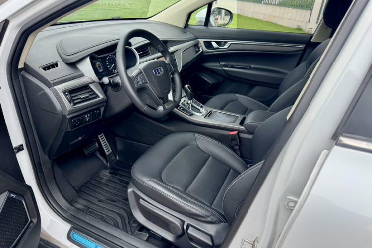 GEELY Emgrand GS 2017 car image #13