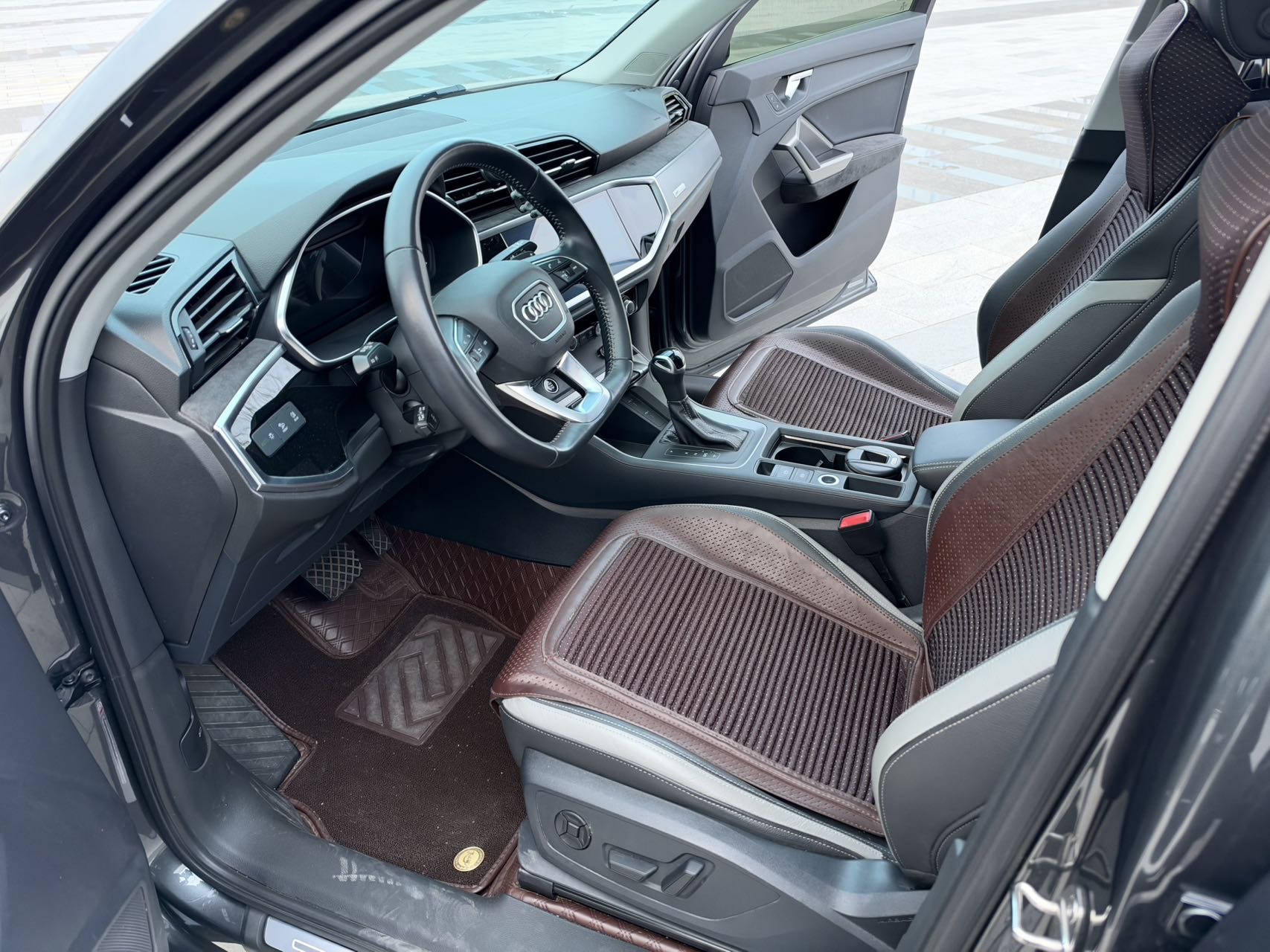 Audi Q3 2022 car image #3