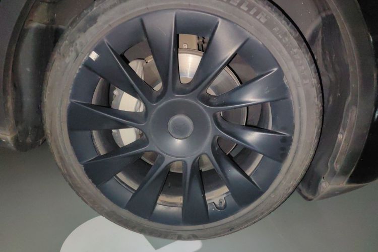 Tesla Model Y 2023 #6 Tesla Model Y 2023 car image #6