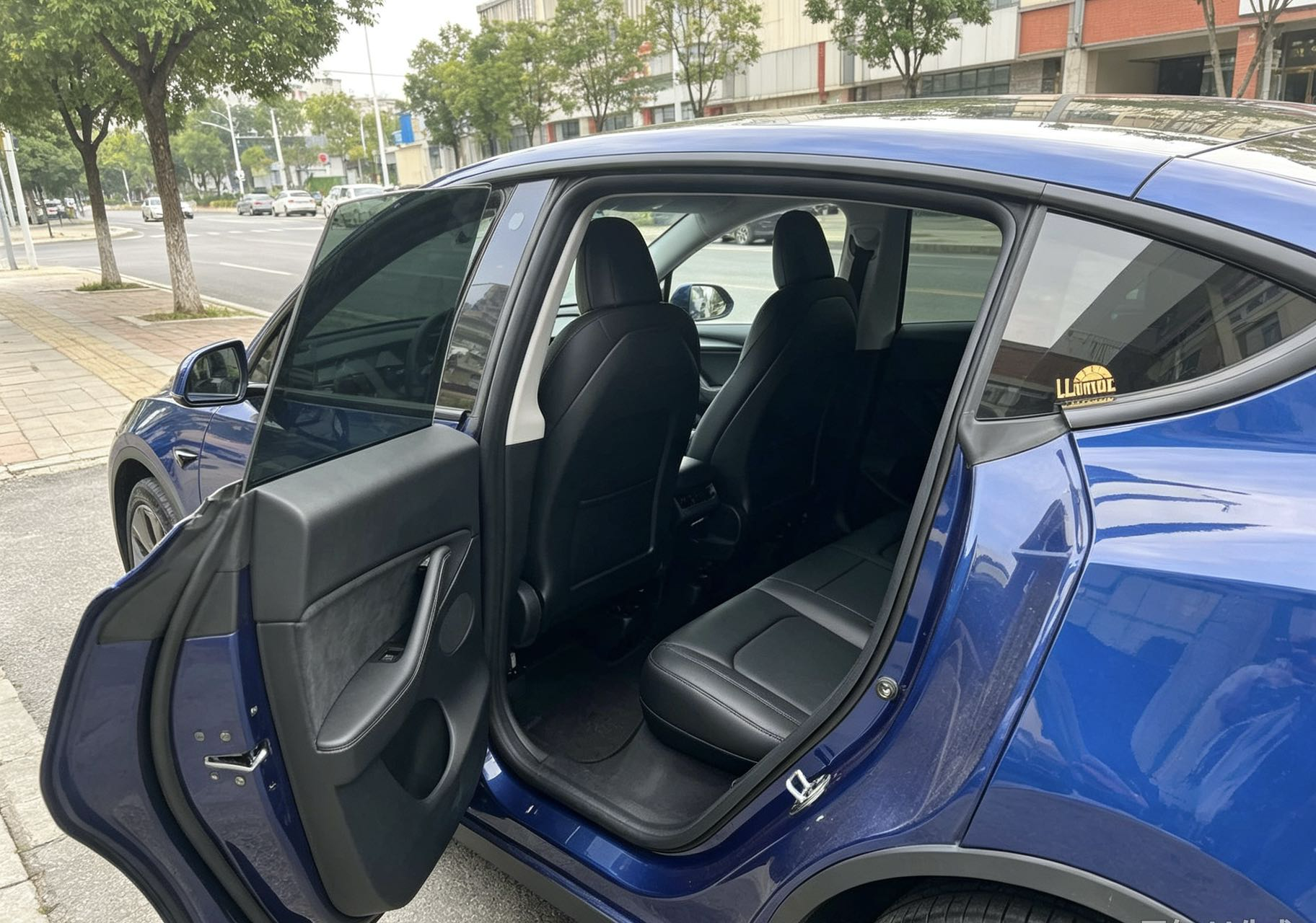 Tesla Model Y 2022 car image #3
