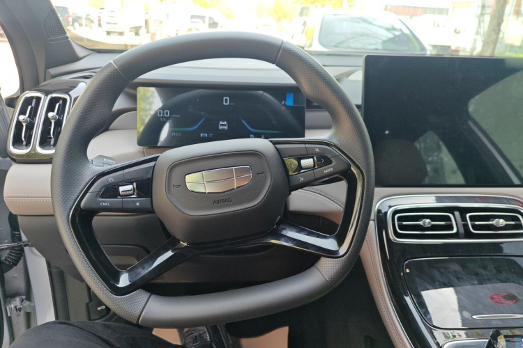 GEELY Boyue L 2026 immagine di auto #13