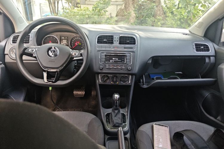 Volkswagen Polo 2016 car image #10