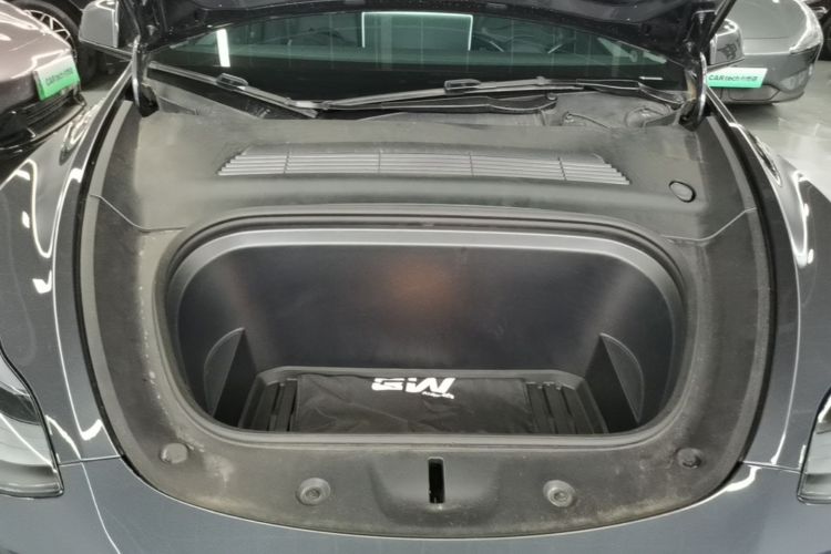 Tesla Model Y 2024 car image #20