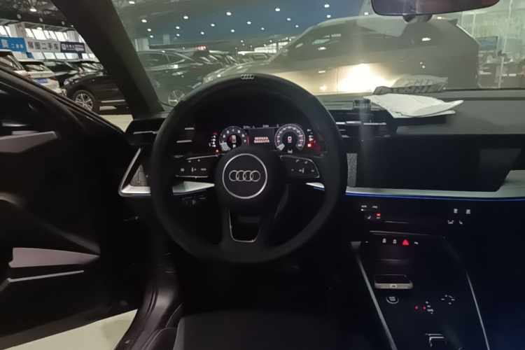 Audi A3 2023 immagine di auto #11