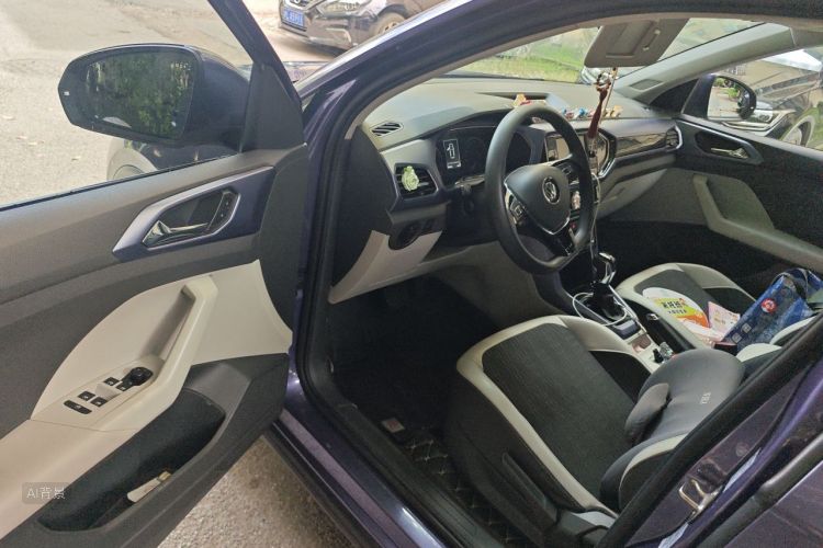 Volkswagen T-Cross 2019 car image #18
