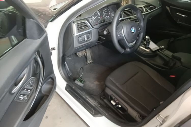 BMW 3 Series 2017 car image #16