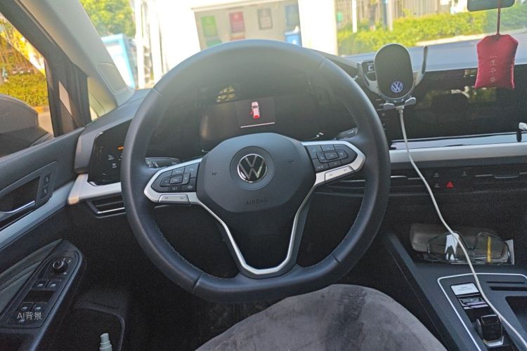 Volkswagen Golf 2022 car image #12