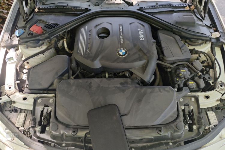 BMW 3 Series 2018 car image #22