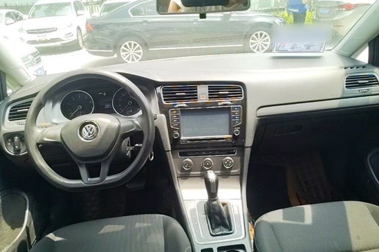 Volkswagen Golf 2015 car image #11