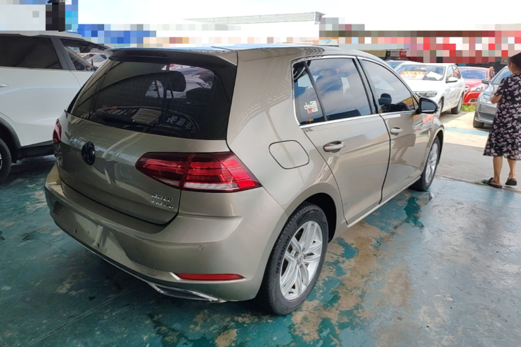 Volkswagen Golf 2018 car image #7