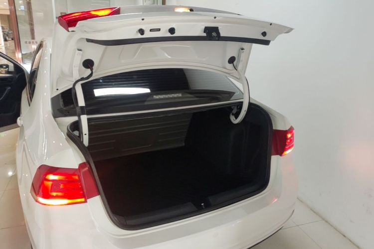 Volkswagen Santana 2022 car image #25