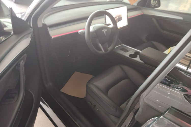 Tesla Model Y 2024 #15 Tesla Model Y 2024 car image #15