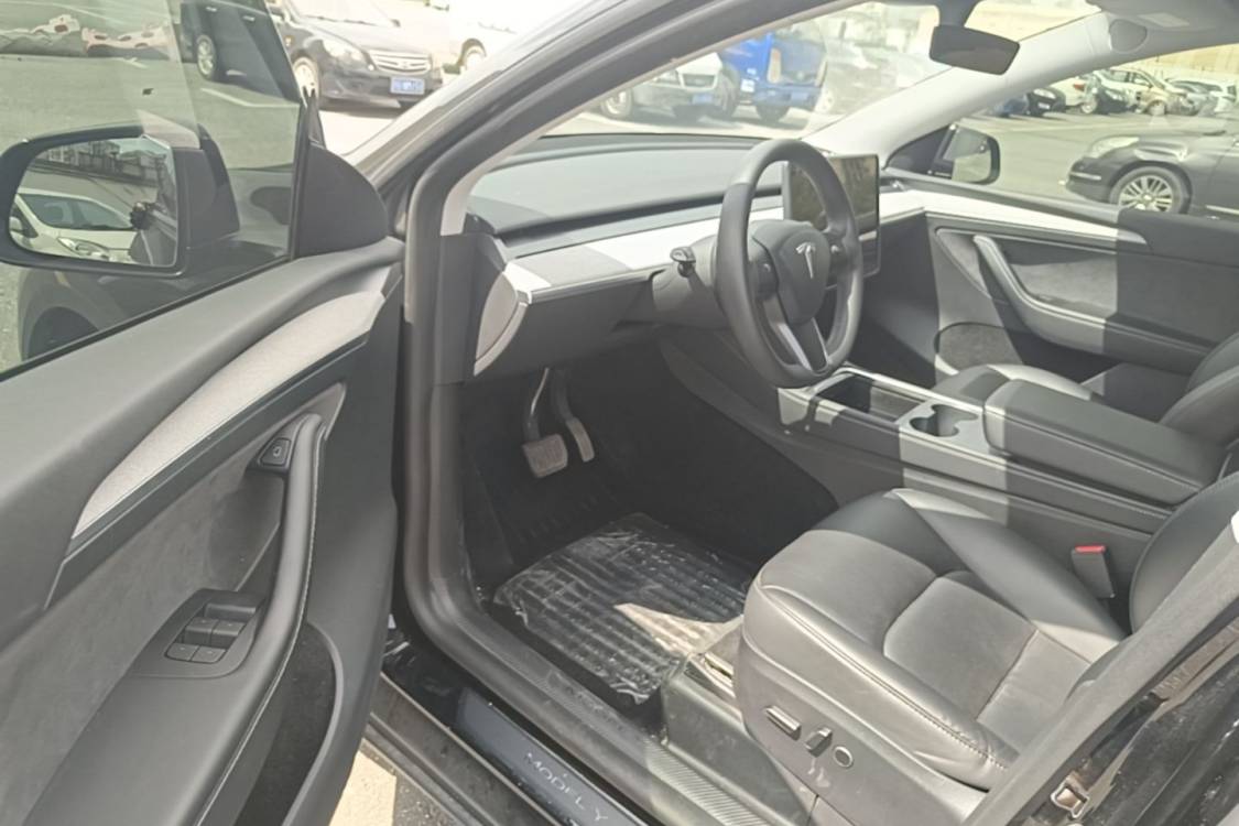 Tesla Model Y 2024 #17 Tesla Model Y 2024 car image #17