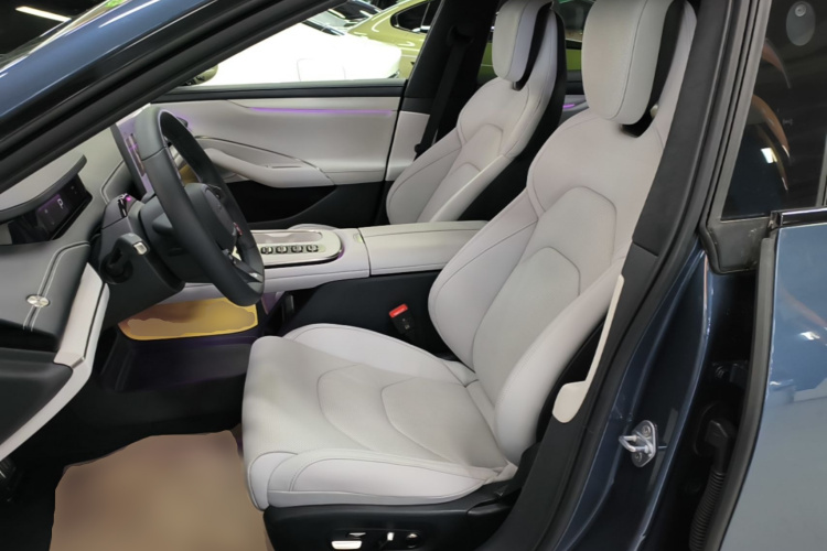 MI SU7 2024 immagine di auto #15