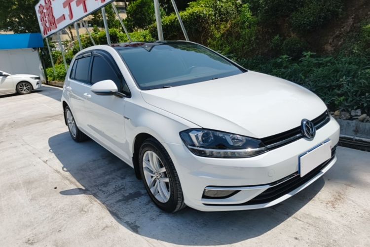 Volkswagen Golf 2019 car image #6