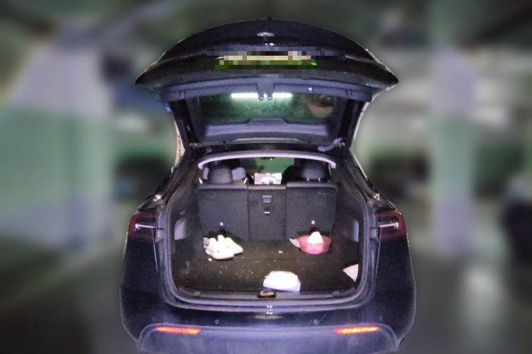 Tesla Model Y 2023 car image #21