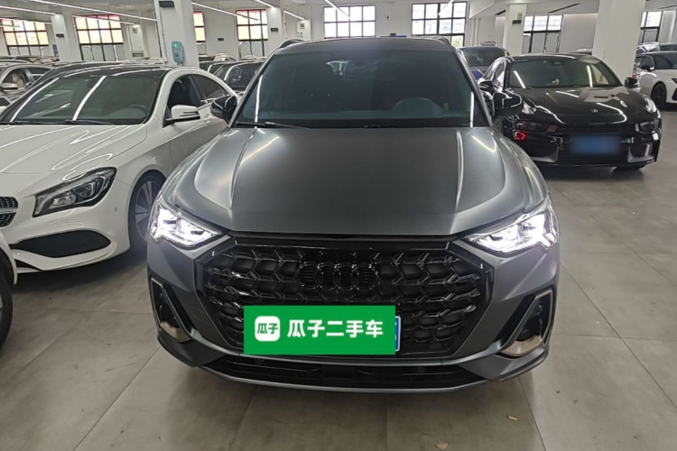 Audi Q3 2023 car image #3