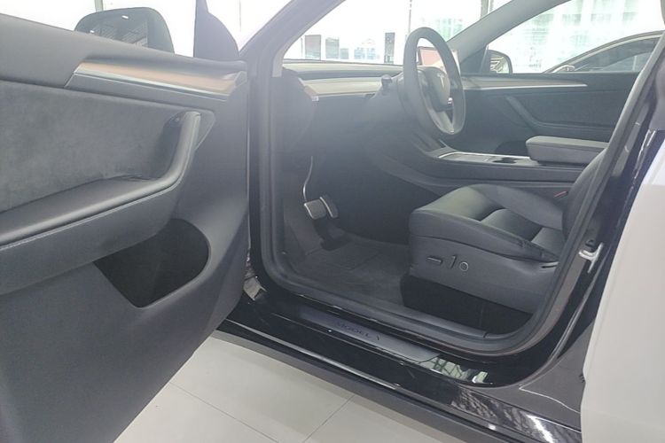 Tesla Model Y 2022 #16 Tesla Model Y 2022 car image #16