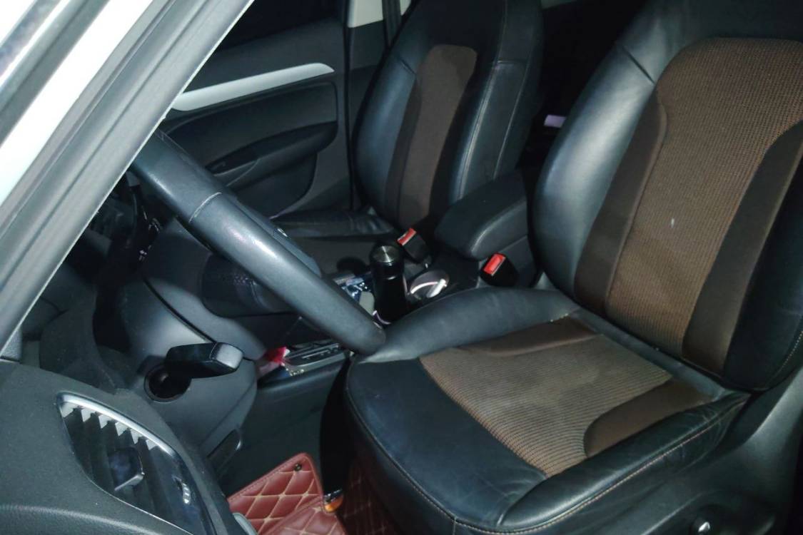 Audi Q3 2018 car image #18