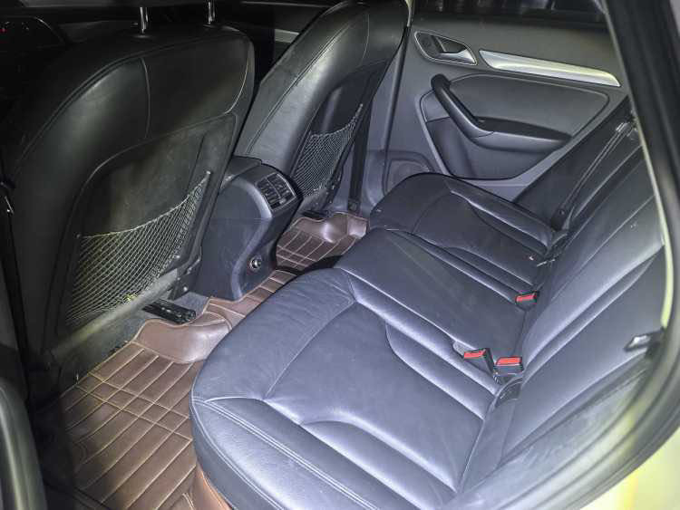 Audi Q3 2016 car image #6