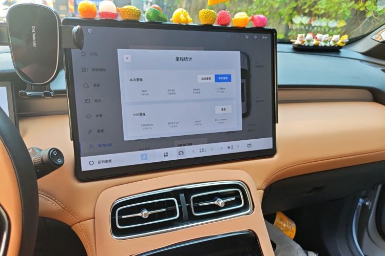 GEELY Boyue L 2025 car image #13