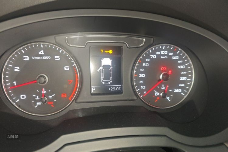 Audi Q3 2017 car image #13
