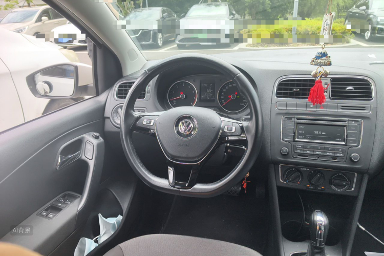 Volkswagen Polo 2016 car image #12