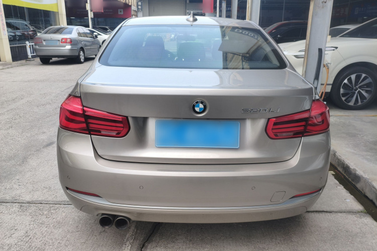 BMW 3 Series 2018 #6 BMW 3 Series 2018 car image #6