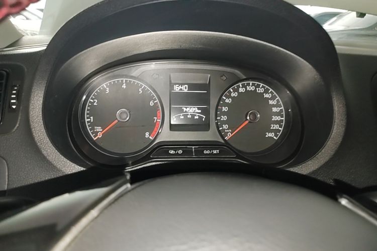 Volkswagen Polo 2019 car image #12