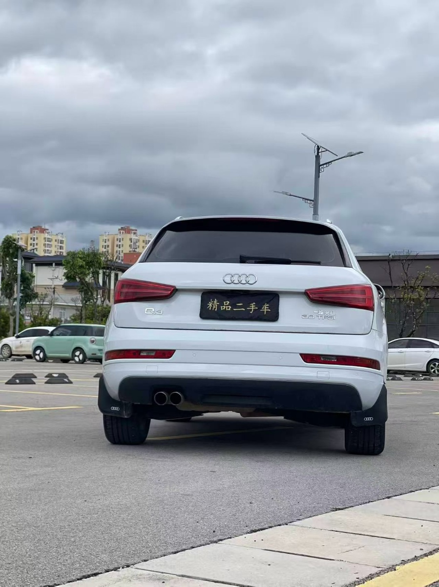Audi Q3 2018 car image #8