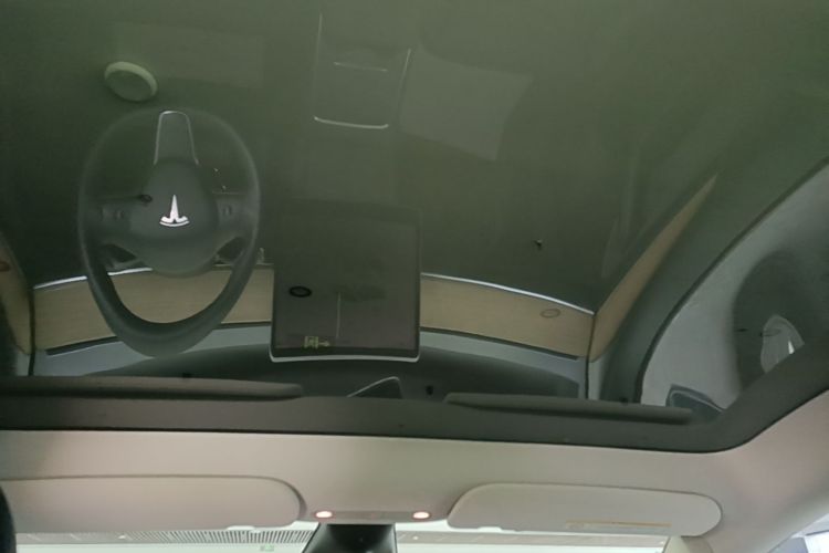 Tesla Model Y 2023 car image #18