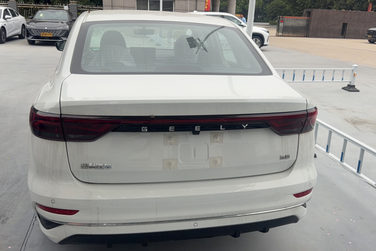 GEELY Emgrand 2025 immagine di auto #6