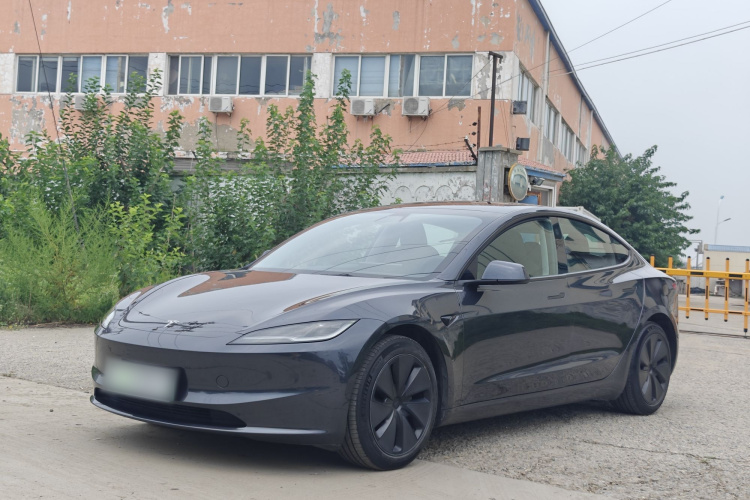 Tesla Model 3 2024 car image #2