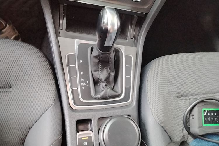 Volkswagen Golf 2016 car image #14