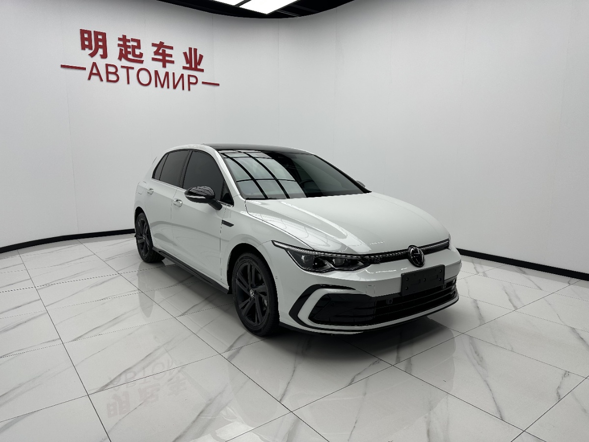 Volkswagen Golf 2022 car image #3