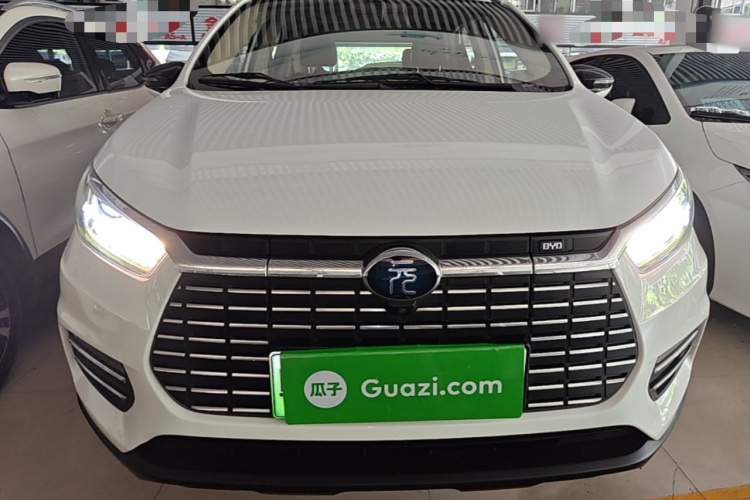 BYD Yuan New Energy 2019 car image #3