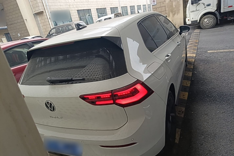 Volkswagen Golf 2022 car image #6