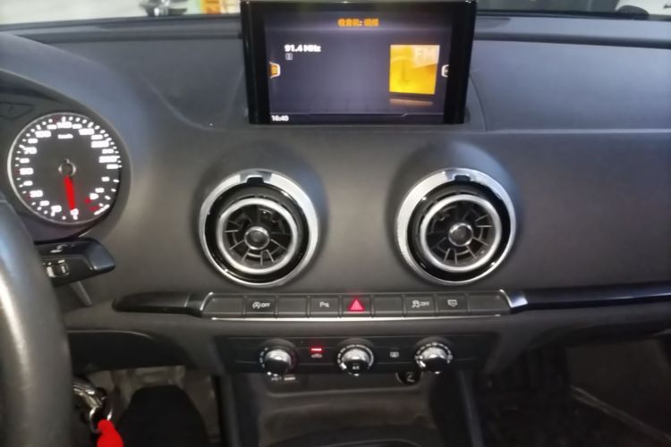 Audi A3 2019 car image #17