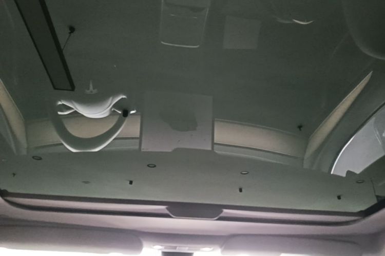 Tesla Model Y 2022 car image #18