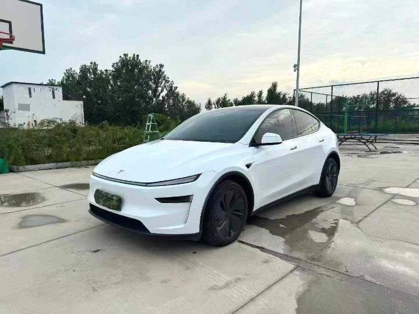 Tesla Model Y L 2026 Tesla Model Y L 2026 car image