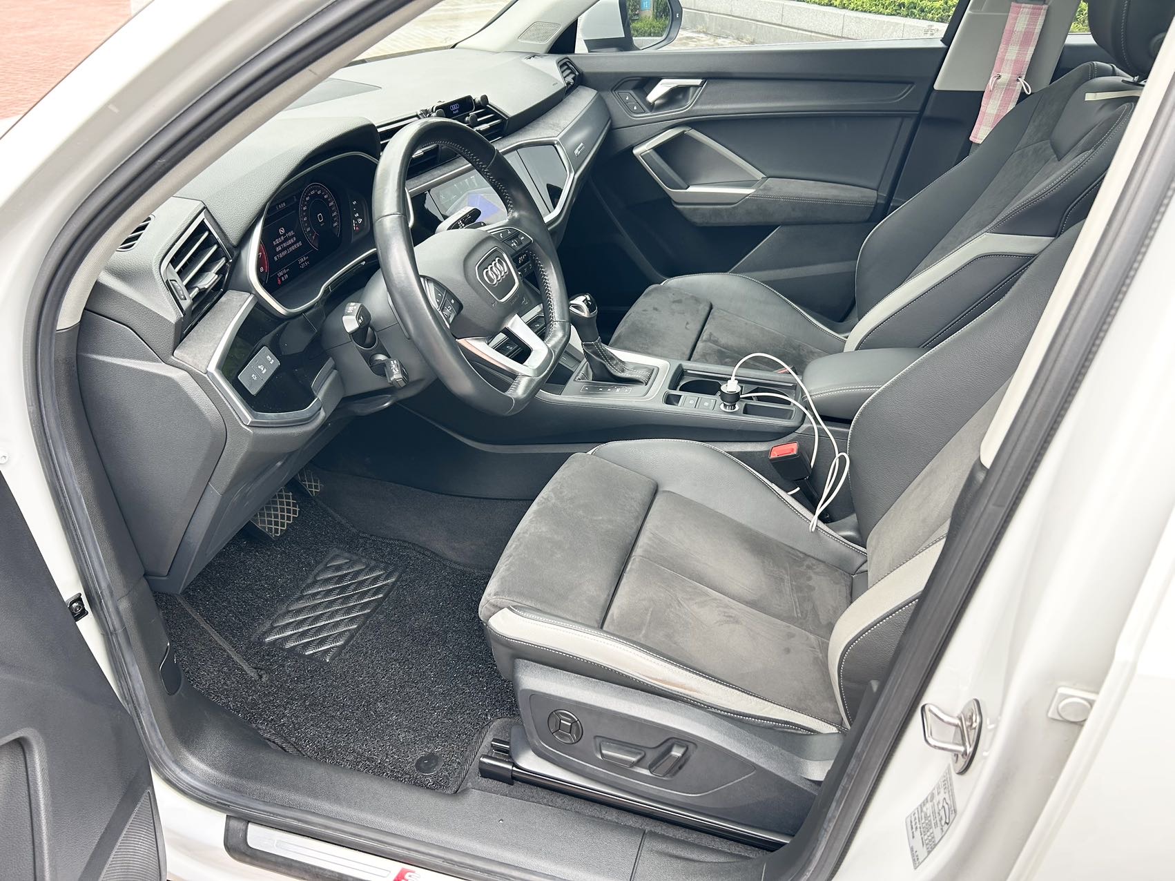 Audi Q3 2022 car image #6
