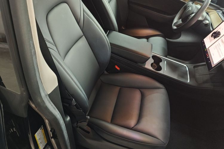 Tesla Model Y 2022 car image #24