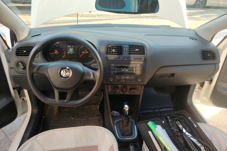 Volkswagen Polo 2016 car image #12