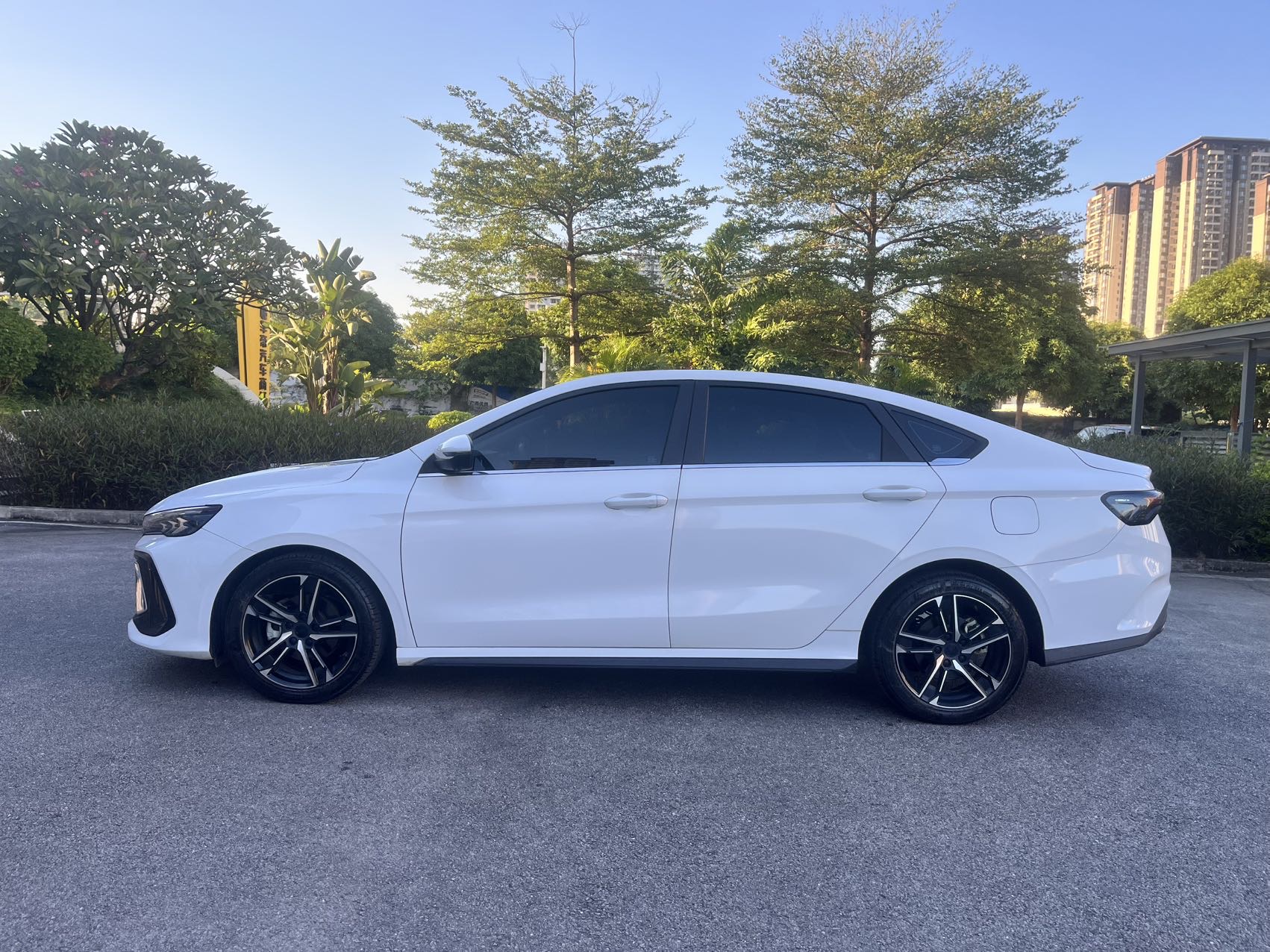 GEELY Binray 2023 #3 GEELY Binray 2023 изображение автомобиля #3
